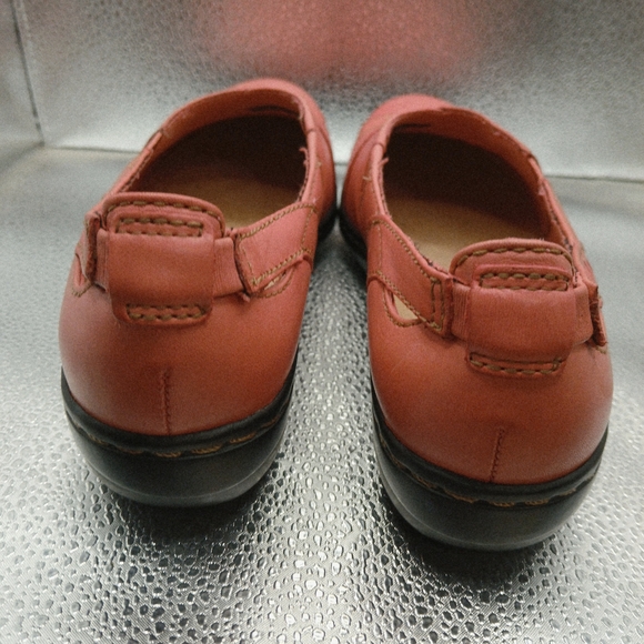 Clarks Salmon Colored Flats Women's Size 7.5 - Picture 5 of 9